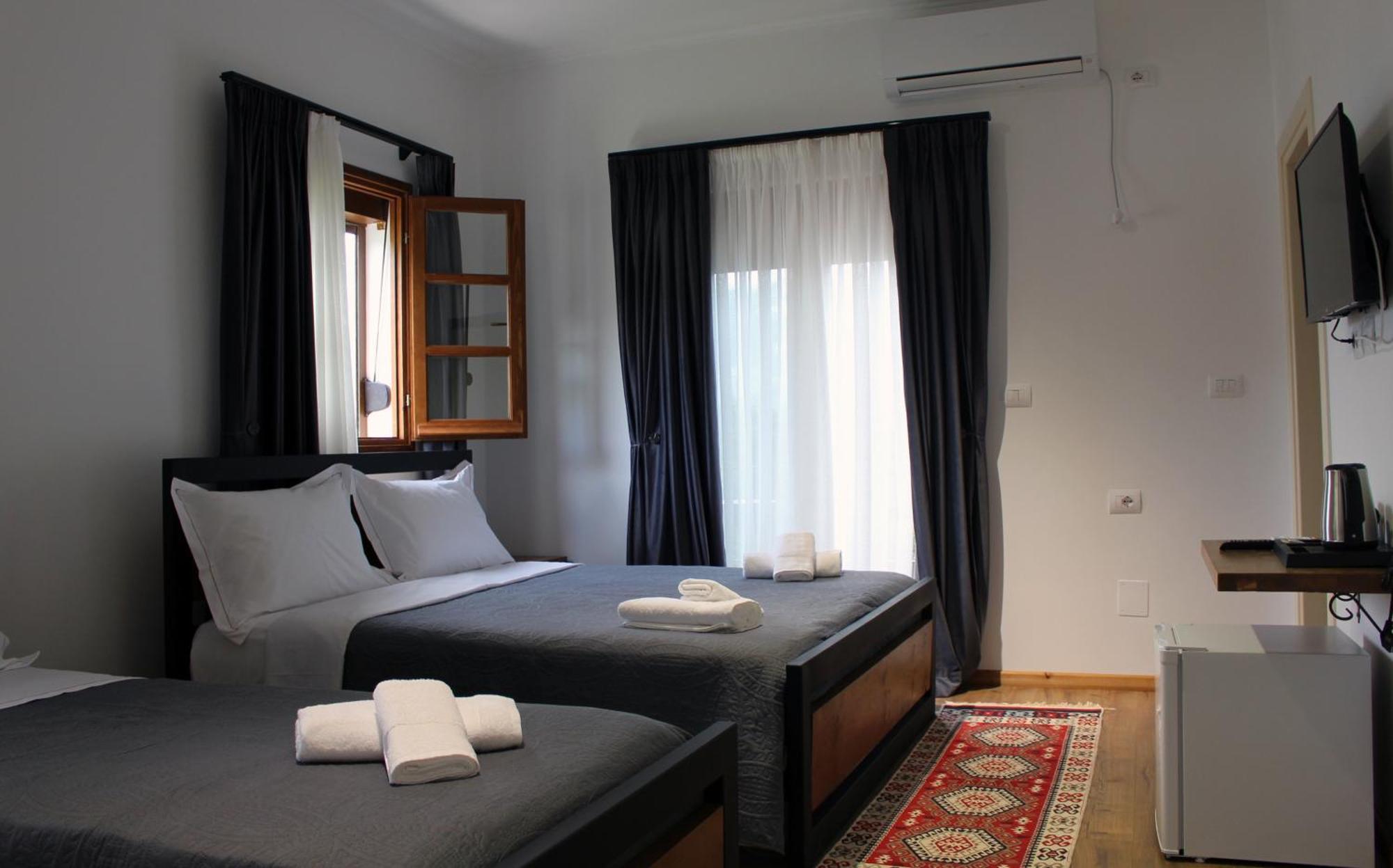 Guest House Amades Gjirokaster Exterior photo